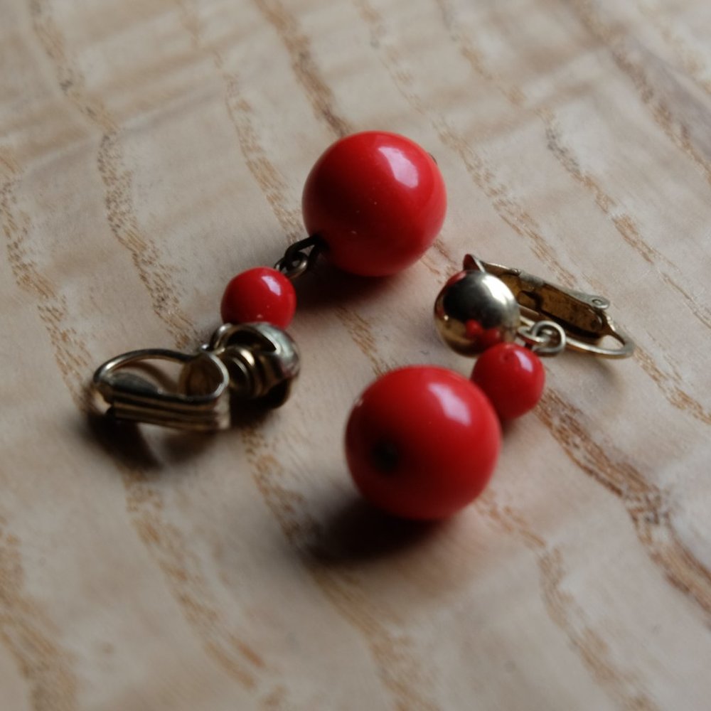 Vintage Coral Red Clasp Clip-on Earrings